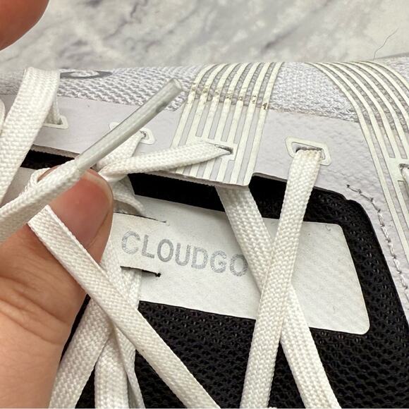 On Running Athletic Shoes White and Black Cloud Cushioning. Size 10. - Picture 9 of 9